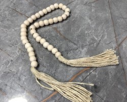 مسبحة ديكور خرز مكرميه بيج طول 70سم مسبحة ديكور خرز مكرميه بيج طول 70سم